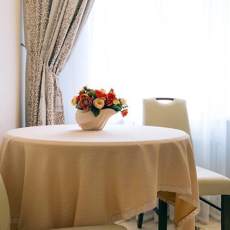 Vip Apartmen Sumy Exteriör bild