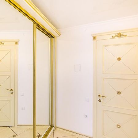Vip Apartmen Sumy Exteriör bild