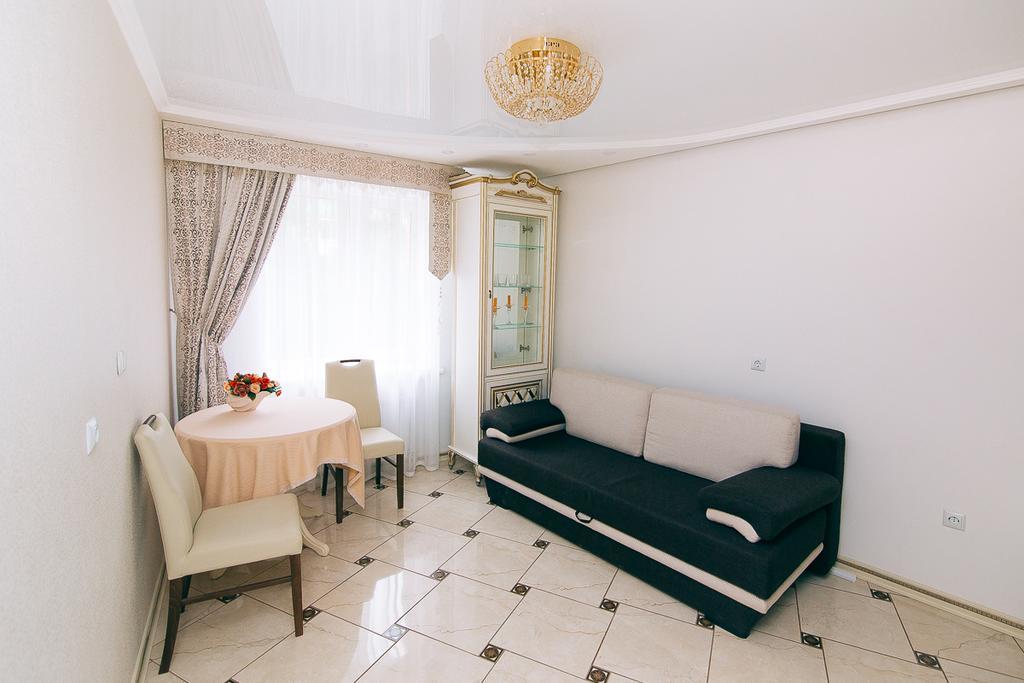 Vip Apartmen Sumy Exteriör bild