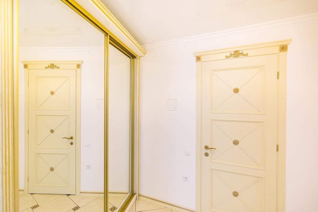 Vip Apartmen Sumy Exteriör bild