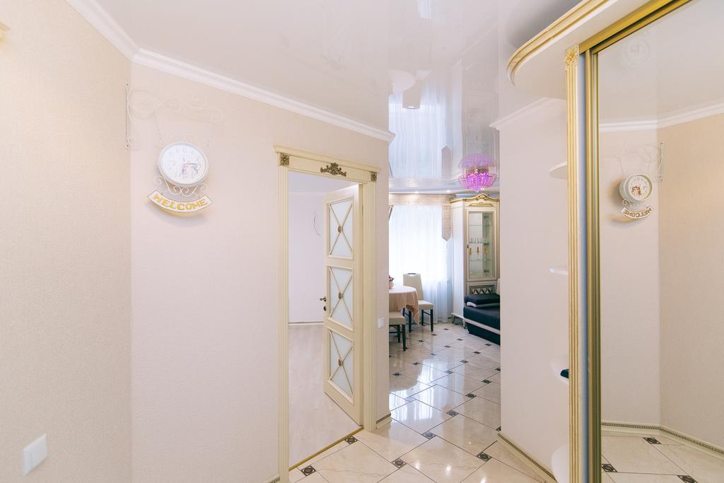 Vip Apartmen Sumy Exteriör bild